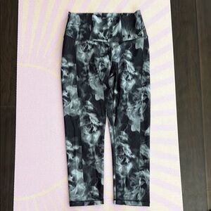 Old navy active powersoft pattern cropped Leggings sz S